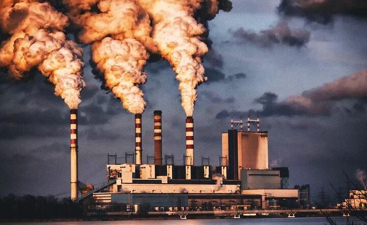 Polskie firmy ograniczają emisję gazów cieplarnianych