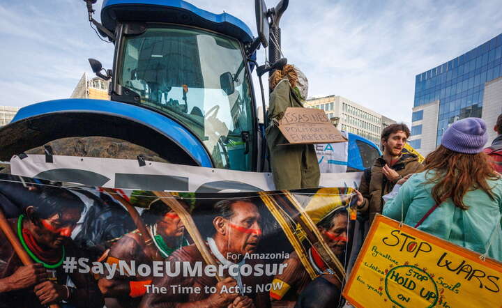 Protest francuskich rolników przeciw Mercosur w Brukseli / autor: PAP/EPA/OLIVIER MATTHYS