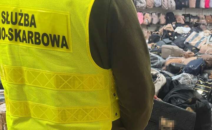 KAS skonfiskowała trzy tysiące podrabianych torebek