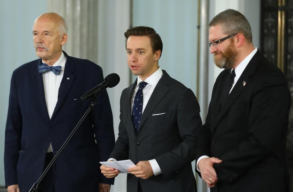 Posłowie Konfederacji: Grzegorz Braun, Krzysztof Bosak i Janusz Korwin-Mikke  / autor: PAP/Rafał Guz