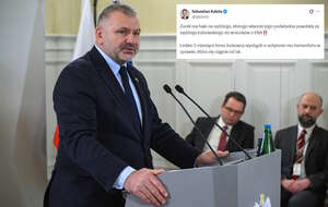 Sędzia Tomasz Grochowicz, który ma rozpatrywać wniosek prokuratury o ENA Zbigniewa Ziobry ma  być pod presją śledczych. PK chce postawić mu zarzuty karne w związku ze spowodowanym 2 lata temu wypadkiem drogowym.   Na zdjęciu minister Waldemar Żurek / autor: PAP/Radek Pietruszka/X