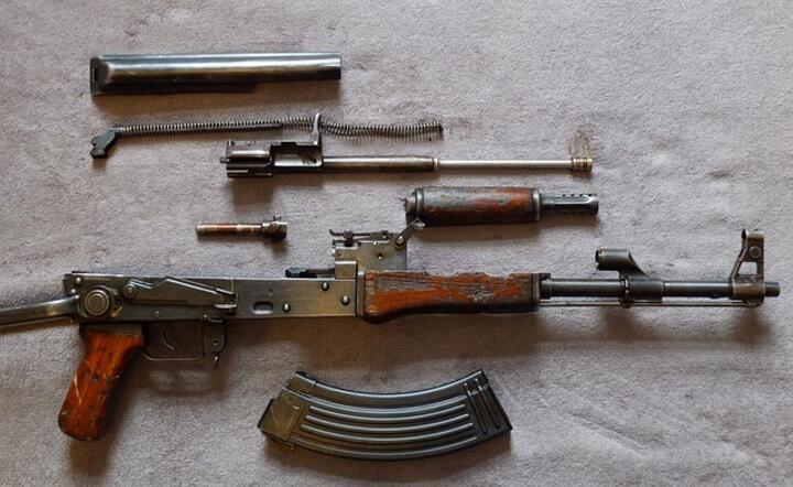 Karabinek Kałasznikow AK-47 to jeden z nielicznych przykładów wyposażenia Rosjan bez zachodnich części / autor: Pixabay