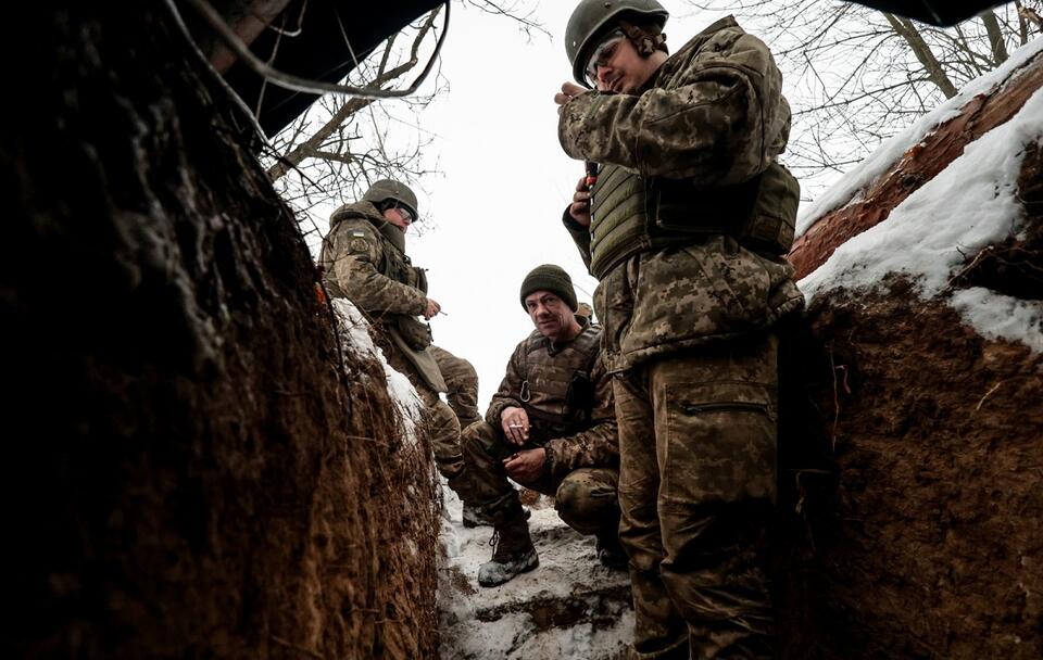 Ukraińscy żołnierze na posterunku / autor: PAP/EPA/KATERYNA KLOCHKO
