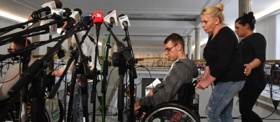 W Sejmie trwa stacjonarny protest rodziców osób niepełnosprawnych oraz ich podopiecznych / autor: PAP/Bartłomiej Zborowski