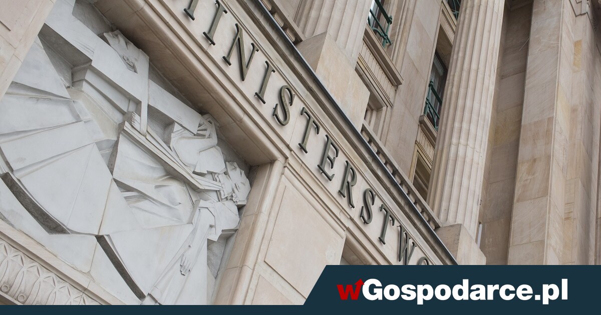 „Wprost”: w resorcie finansów lecą głowy za KSeF