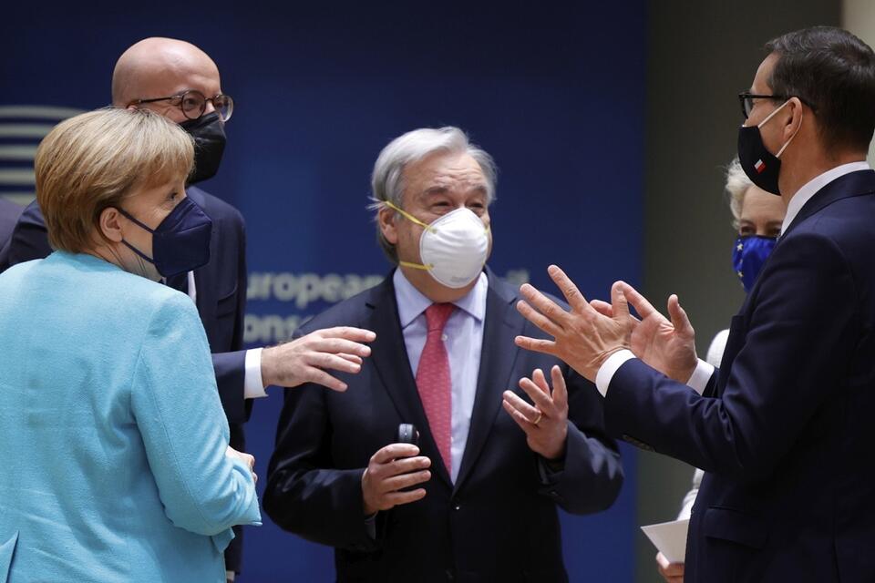 Szczyt UE w Brukseli, pierwszy od prawej - premier Mateusz Morawiecki / autor: PAP/EPA