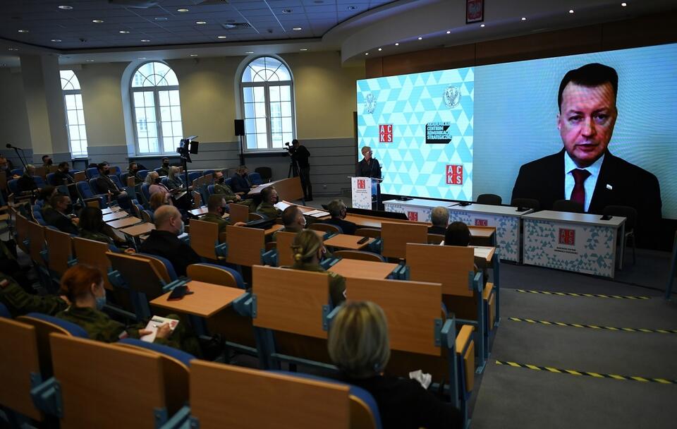 Inauguracja kampanii "Fejkoodporni" / autor: PAP/Marcin Obara