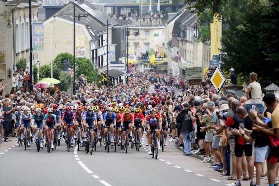 Tour de France / autor: PAP/EPA/BAS CZERWINSKI