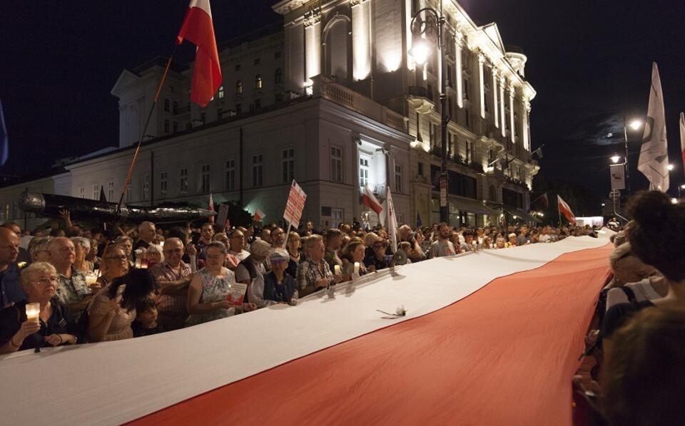 Protest przed Pałacem Prezydenckim w lipcu 2018 r. / autor: Fratria/Andrzej Wiktor