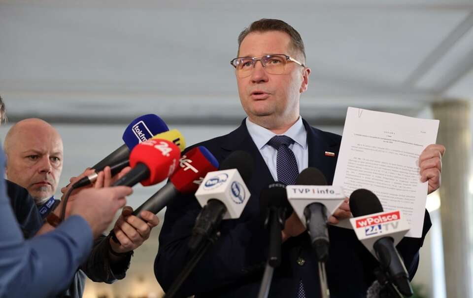 Przemysław Czarnek na konferencji prasowej / autor: X: @pisorgpl