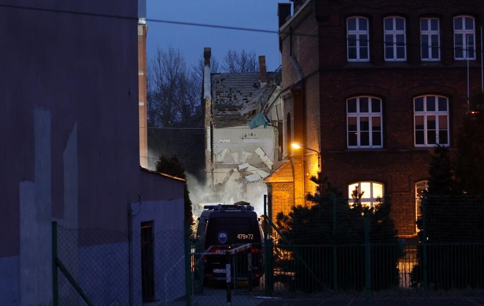 Miejsce wybuchu gazu w trzypiętrowej kamienicy w Katowicach-Szopienicach / autor: PAP/Michał Meissner