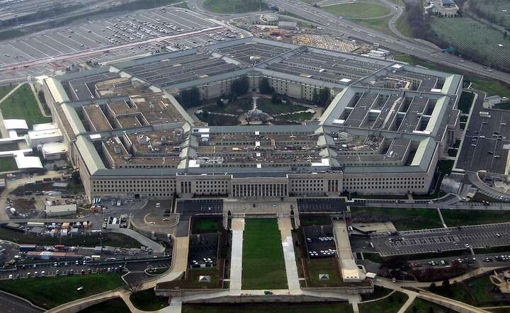 Pentagon, siedziba Departamentu Obrony USA, zdjęcie z 2008 r.  / autor: David B. Gleason from Chicago, IL, CC BY-SA 2.0 <https://creativecommons.org/licenses/by-sa/2.0>, via Wikimedia Commons