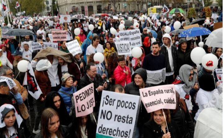 Protest w Madrycie / autor: PAP/EPA/CHEMA MOYA