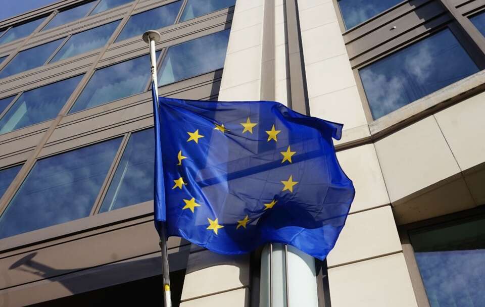 Bruksela wzywa rządy do obniżenia podatków i opłat za prąd / autor: Fratria