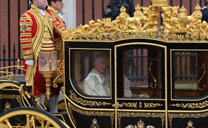 Karol III w drodze na koronację / autor: PAP/EPA/Neil Hall
