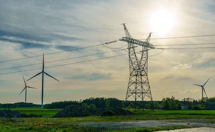 UE zakłada, że w 2030 roku jedna trzecia energii będzie pochodzić z wiatraków / autor: Fratria / AS