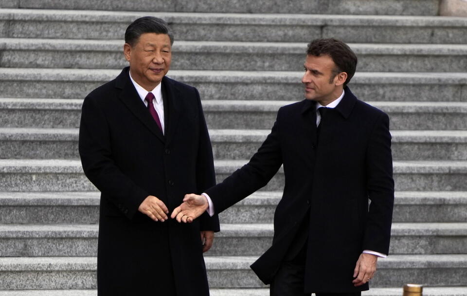 Xi Jinping, Emmanuel Macron / autor: PAP/EPA/Ng Han Guan / POOL