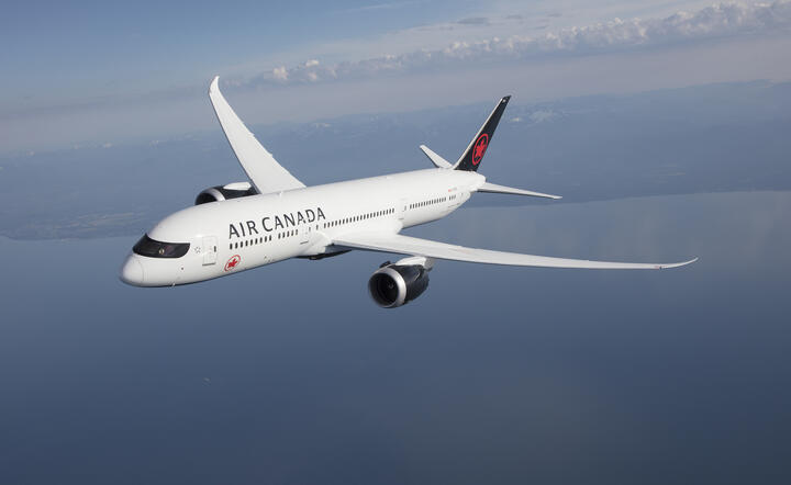 Bezczelność. Szefowie Air Canada wypłacili sobie 10 mln dol.