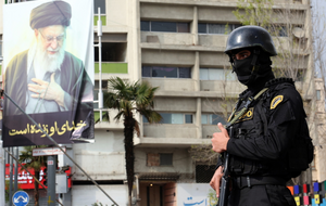 Irański strażnik, Teheran / autor: PAP/EPA