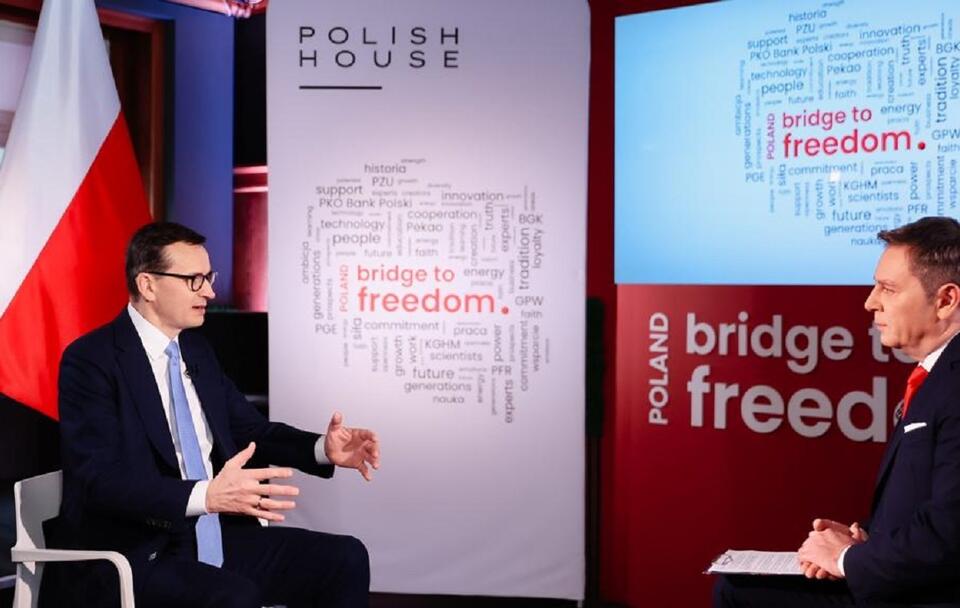 Premier Mateusz Morawiecki w programie Kwadrans polityczny zrealizowanym w Davos / autor: Twitter/Kancelaria Premiera