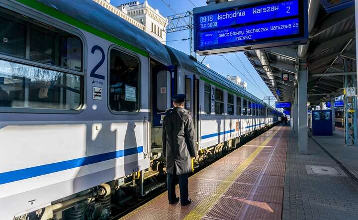 w II kwartale odwołano o ok. 30 proc. więcej pociągów niż rok temu; dużo częściej się też spóźniały / autor: Fratria / AS