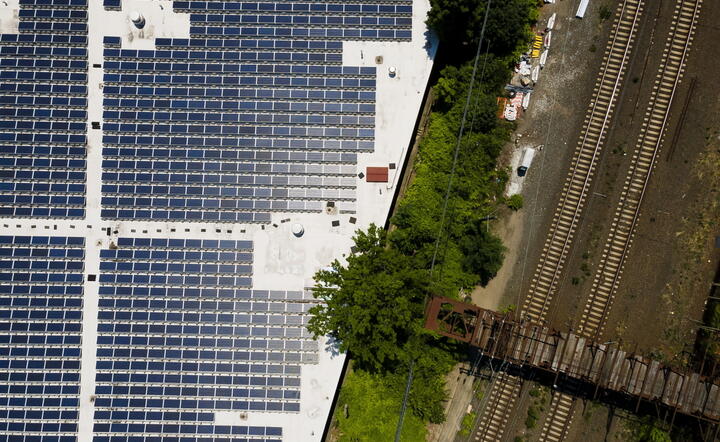 Panele solarne, USA / autor: EPA/PAP