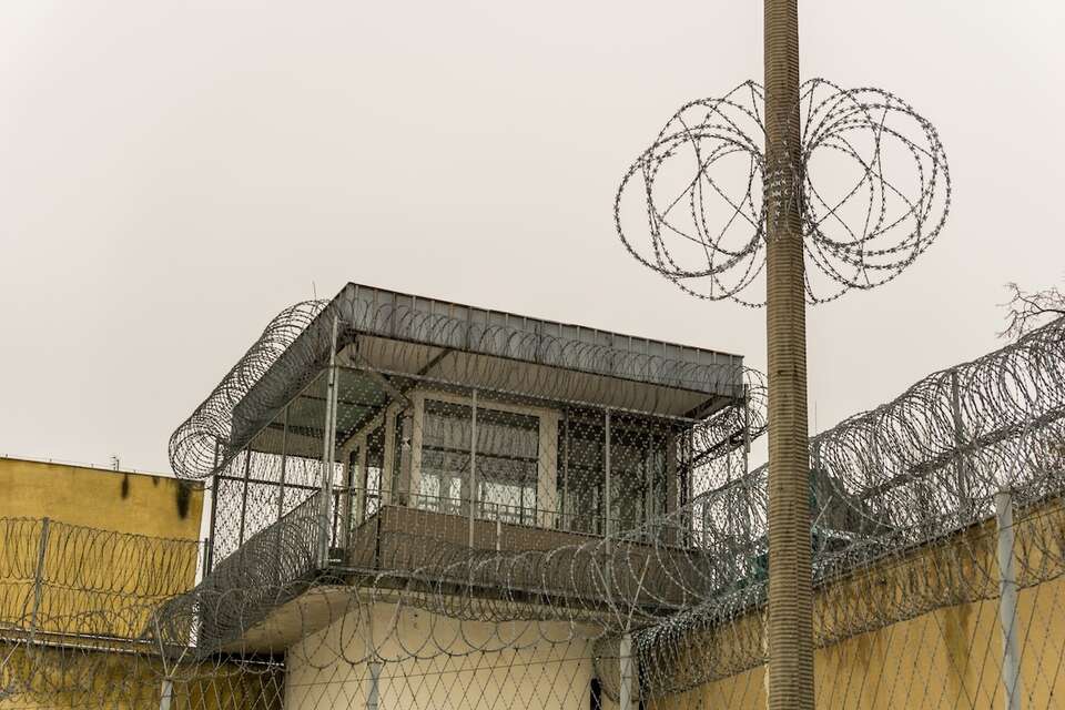 An worker  of the Ministry of National Defence suspected of espionage was taken into custody