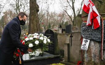 Premier złożył kwiaty na grobie Grzegorza Przemyka