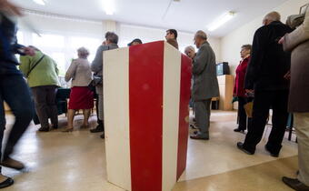 PKW: frekwencja w wyborach prezydenckich na godz.12 wyniosła 14,61 proc. uprawnionych do głosowania