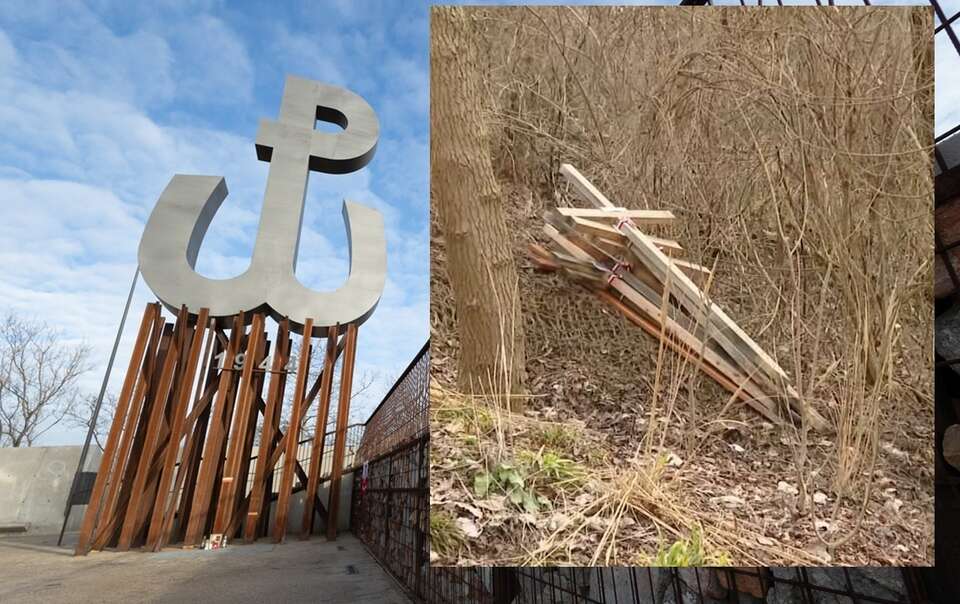 Kopiec Powstania Warszawskiego. Na mniejszym zdjęciu: wyłamane Krzyże / autor: Fratria/Telewizja wPolsce24