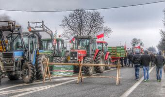 TYLKO U NAS: Chłopi na blokadzie w Zdanach (fotoreportaż)