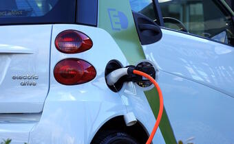 Minister: upowszechnienie samochodów elektrycznych w Polsce może zwiększyć zużycie energii o 15 proc.