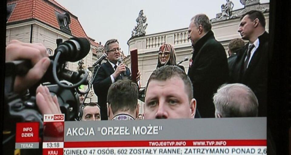  Akcja "Orzel Moze", zorganizowana przez Bronislawa Komorowskiego, 2 maja 2013 roku. Od lewej: prezydent Bronisław Komorowski, Magdalena Jethon, dyrektor radiowej Trojki, Jaroslaw Kurski, zastepca red. naczelnego Gazety Wyborczej 