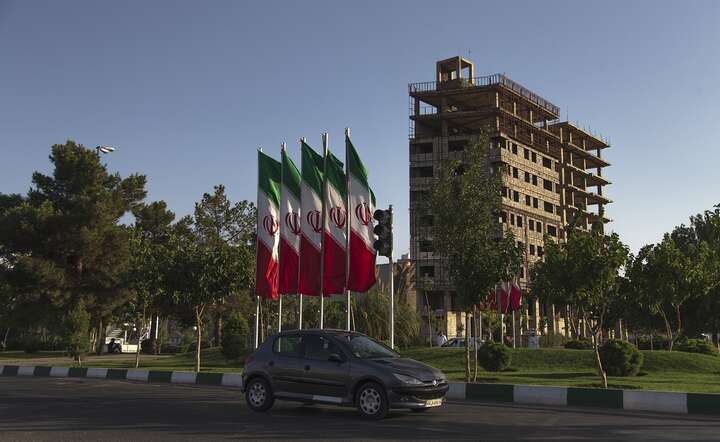 Irańskie flagi w Kom, mieście w środkowym Iranie / autor: Pixabay
