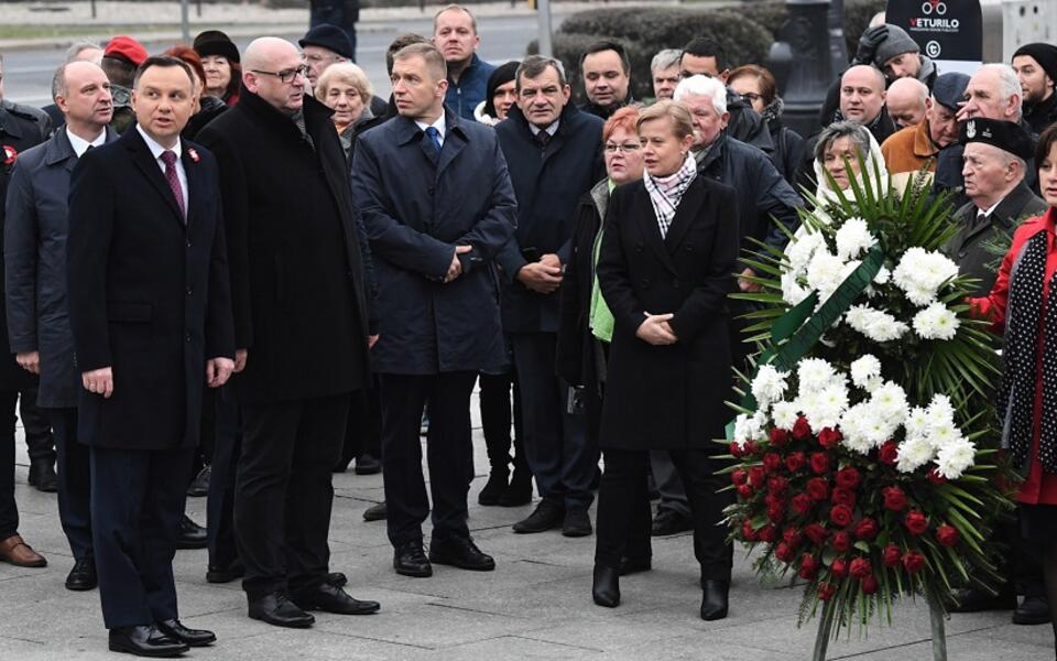 Prezydent złożył kwiaty przed pomnikiem Witosa / autor: PAP/Radek Pietruszka