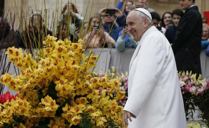 papież Franciszek i kwiaty / autor: Twitter