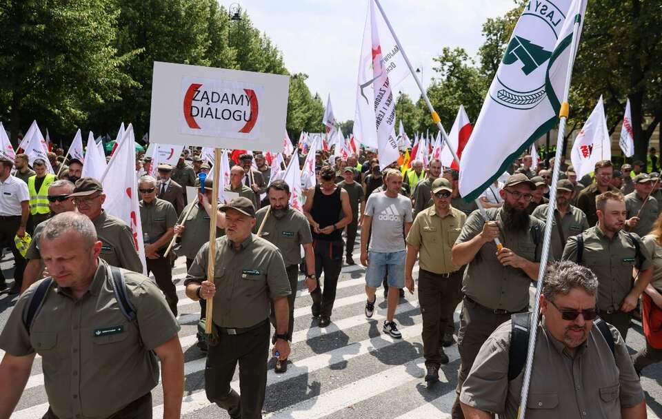 Protest leśników przed KPRM w Warszawie / autor: PAP/Leszek Szymański