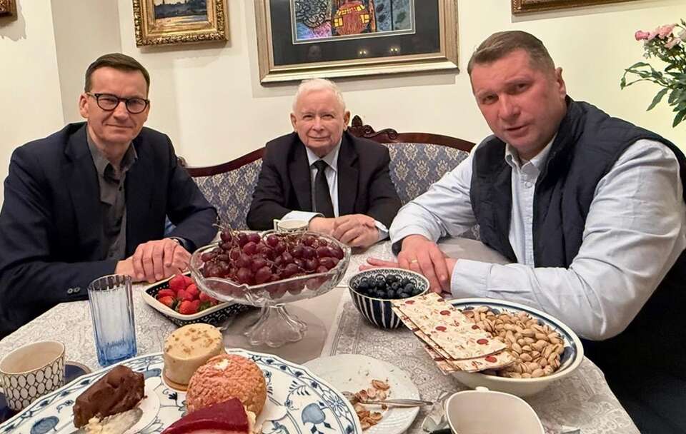 Spotkanie J. Kaczyńskiego, Morawieckiego i Czarnka. Jest zdjęcie