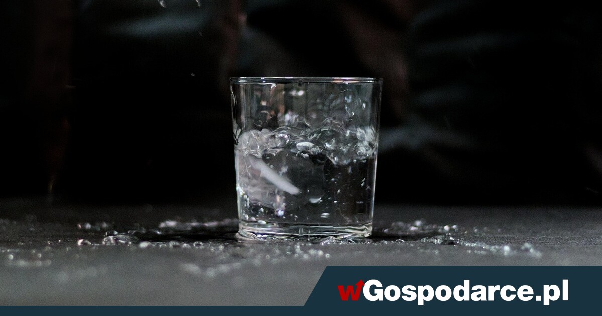 Woda z solą - czy ma to sens? Jak tak, to dla kogo?