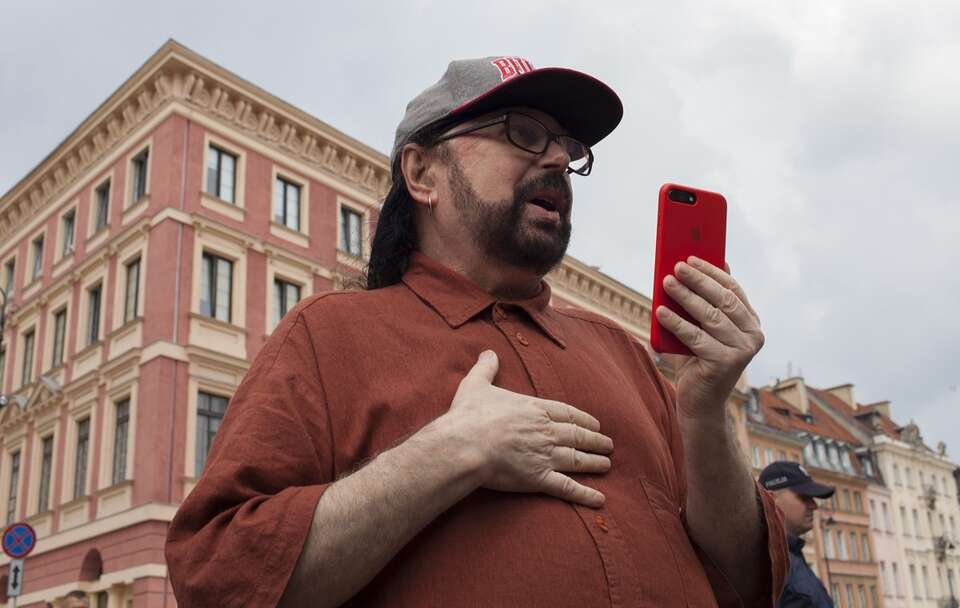na zdjęciu Zbigniew Hołdys podczas jednej z demonstracji KOD / autor: Fratria