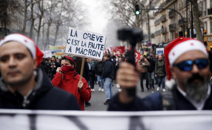Protesty we Francji / autor: PAP/EPA/YOAN VALAT