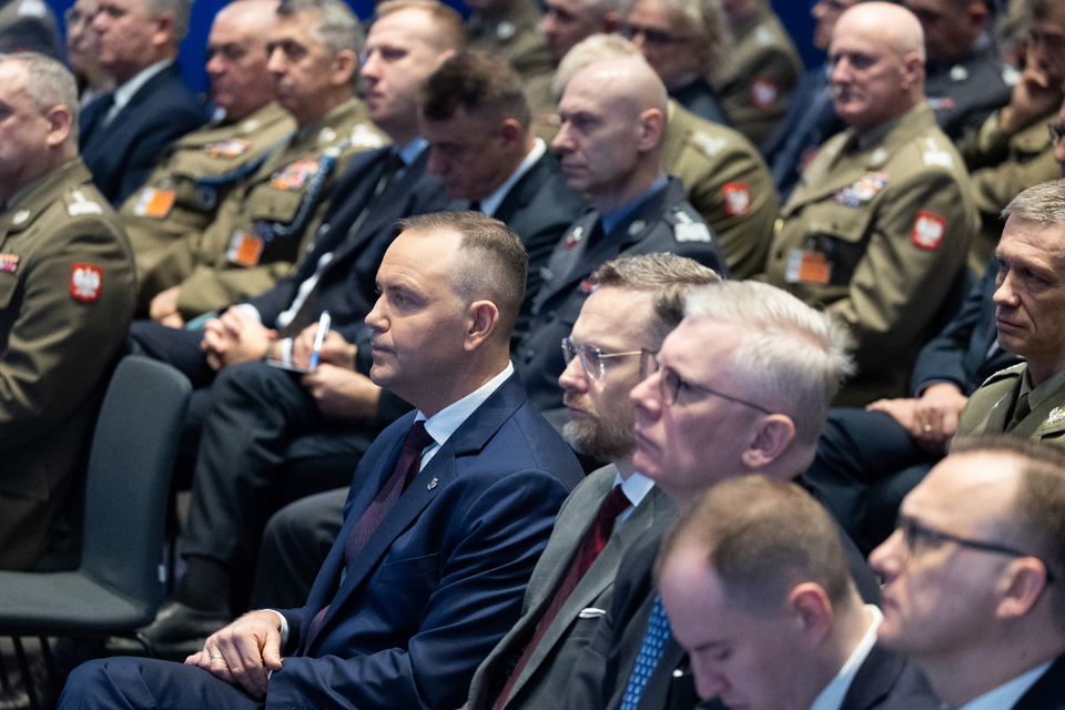 W centralnej części od lewej: Karol Nawrocki, Zbigniew Bogucki, Sławomir Cenckiewicz  / autor: Fratria