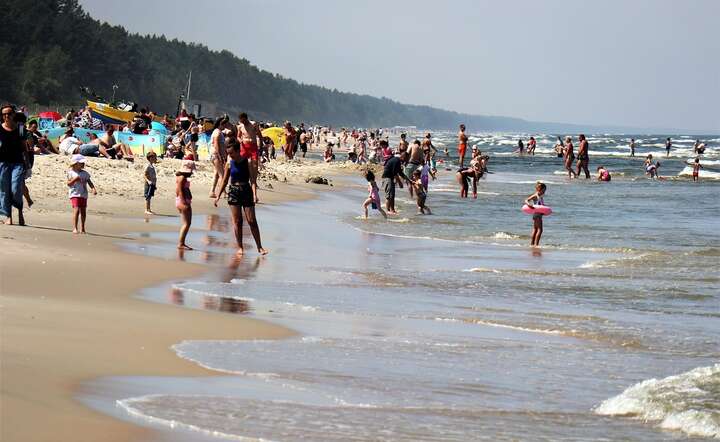 Bałtycka plaża pozostaje preferowanym dla Polaków miejscem wakacyjnego wypoczynku / autor: Pixabay