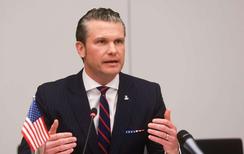 Pete Hegseth  / autor: PAP/EPA/OLIVIER HOSLET