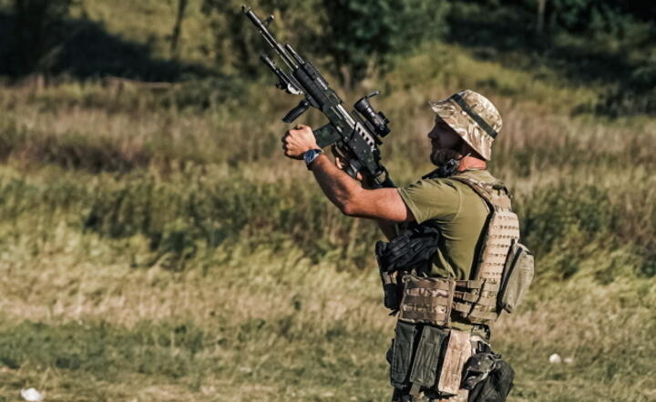Ćwiczenia strzeleckie żołnierzy ukraińskich na poligonie / autor: PAP/Vladyslav Karpovych
