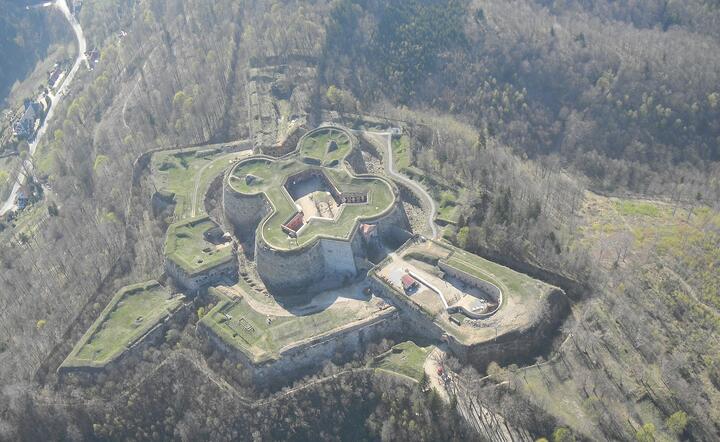 Srebrna Góra - Twierdza Srebrnogórska / autor:  Tomekziel, CC BY-SA 4.0, via Wikimedia Commons