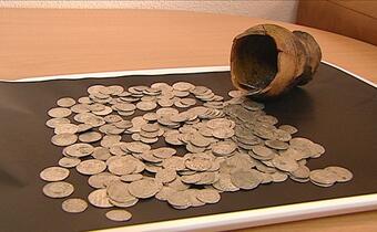 W Słuszkowie k. Kalisza archeolodzy znaleźli srebrne monety