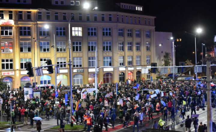 Uczestnicy protestu blokują ruch we Wrocławiu, 2 bm. / autor: PAP/Maciej Kulczyński