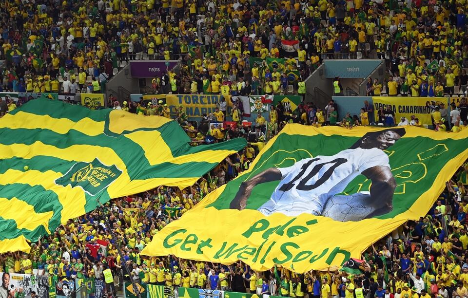 Brazylijscy kibice z hołdem dla Pele. / autor: PAP/EPA