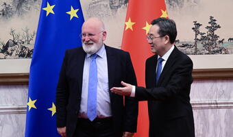 Timmermans krytykuje, Pekin się nie przejmuje